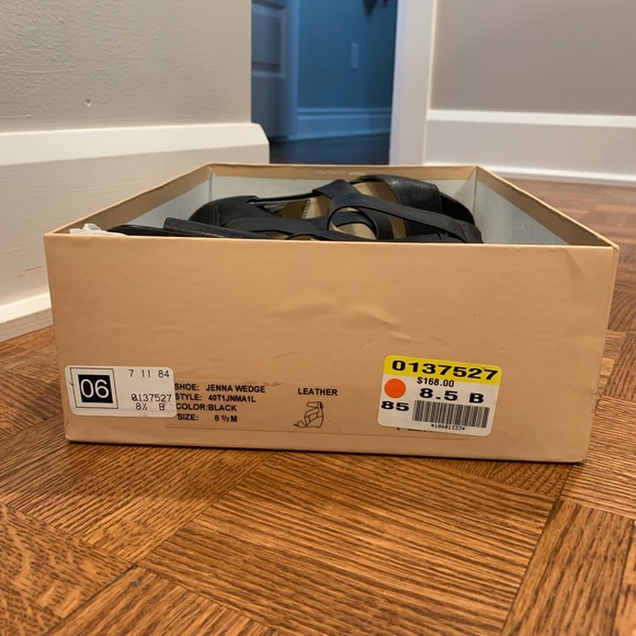 Micheal Kors sandals - Picture 6 of 6